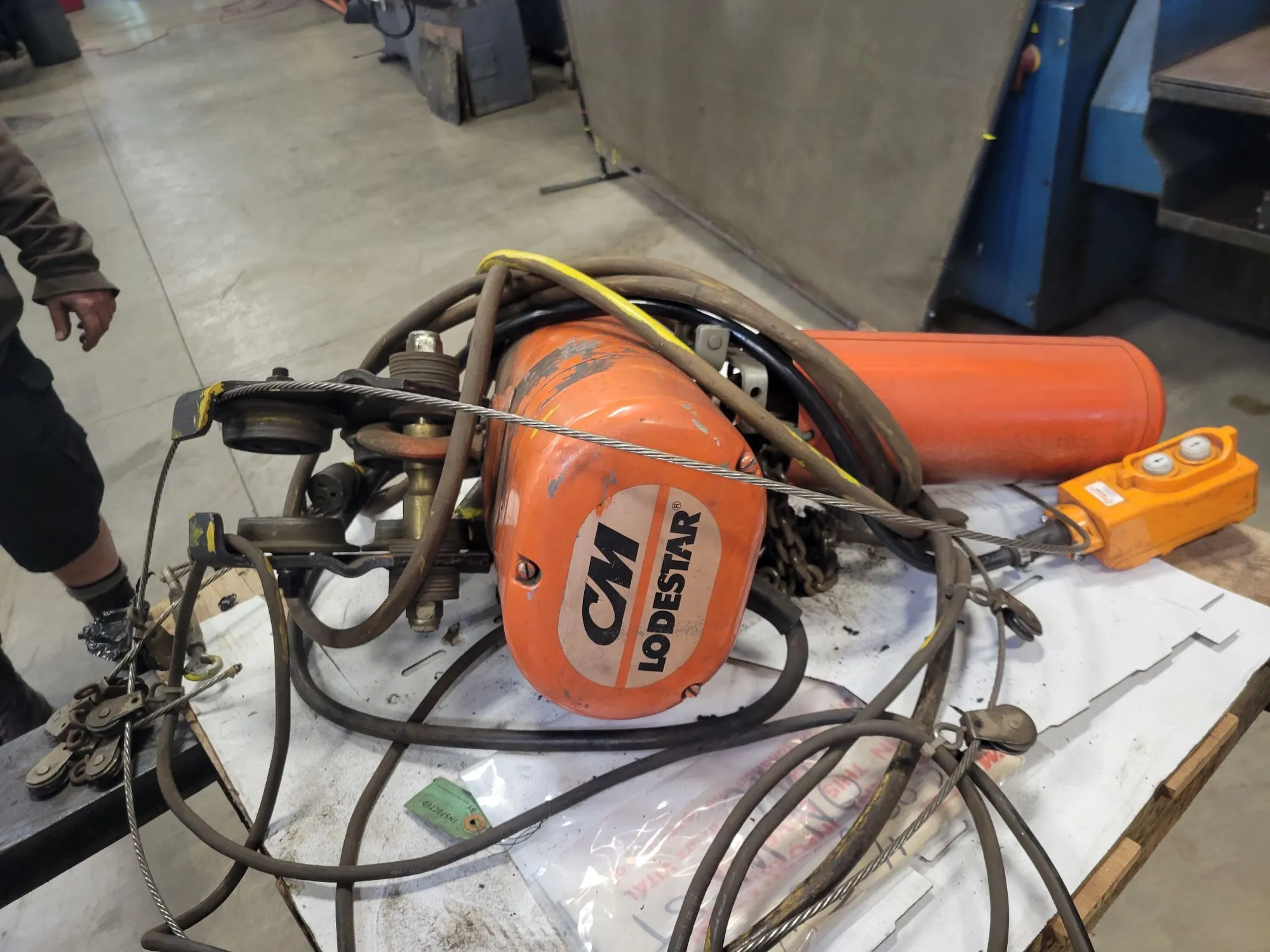 2000 Abell-Howe 1/2 Ton Jib Crane - Heavy-Duty Lifting Solution - JIB CRANE