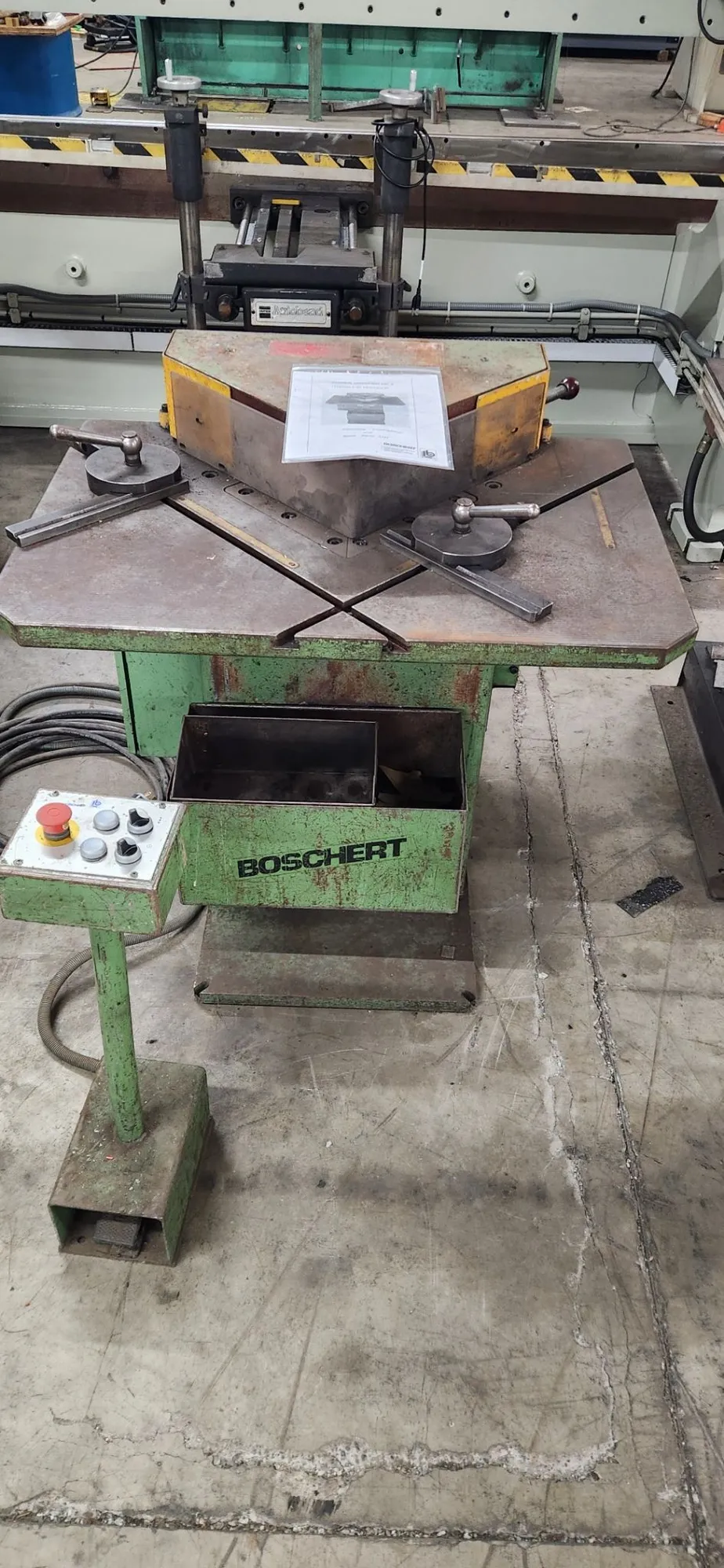 BOSCHERT LB-12 HYDRAULIC CORNER NOTCHING MACHINE, 1/4" MAX THICKNESS, 8.86"X8.86" DIMENSIONS - PIPE & TUBE EQUIPMENT